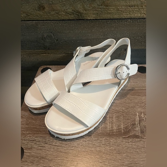 Marc Fisher Women's Grandie Treaded Flatform Wedge Sandals Size 7.5 - Picture 3 of 15